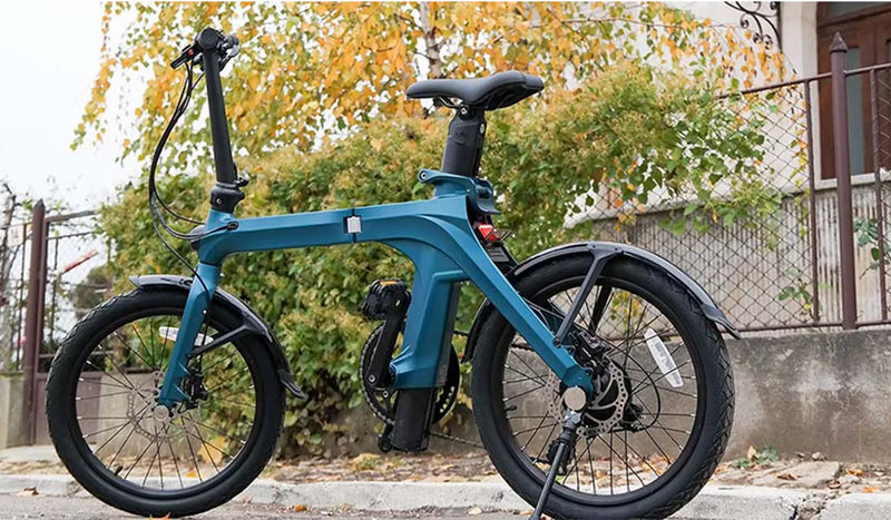 Das Elektrofahrrad Fiido X geparkt.