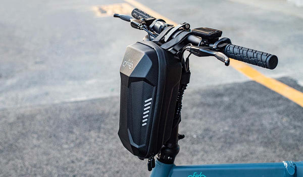 Nahaufnahme der am Fiido X E-Bike-Lenker montierten Fiido-Lenkertasche