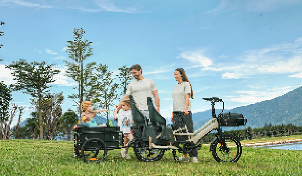 Fiido T3 Max Longtail-Lasten-E-Bike mit Familien-Passagierausstattung und hinterem Lastenanhänger im Freien