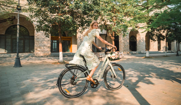 Leichtes Fiido C700 E-Bike mit Riemenantrieb und schlichtem, minimalistischem Rahmendesign