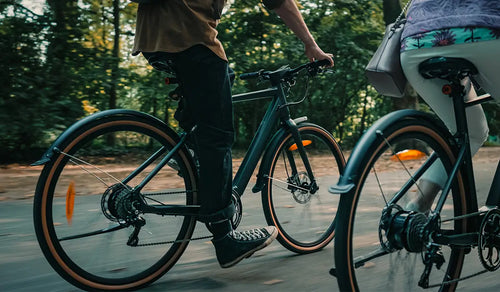 Sie pendeln mit Fiido E-City-Bikes zur Arbeit.